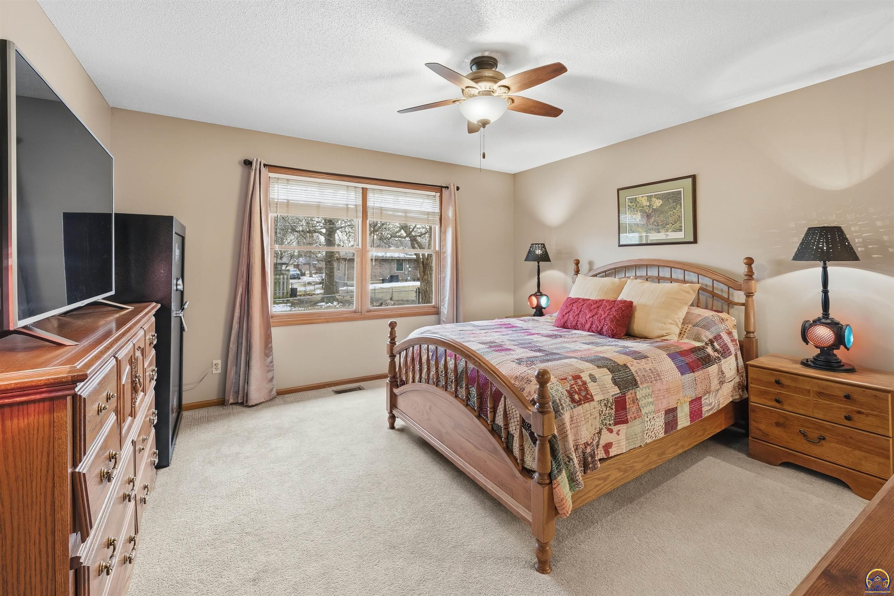 3911 Southwest 38th Lane Topeka, KS 66610 - Photo 13 of 35