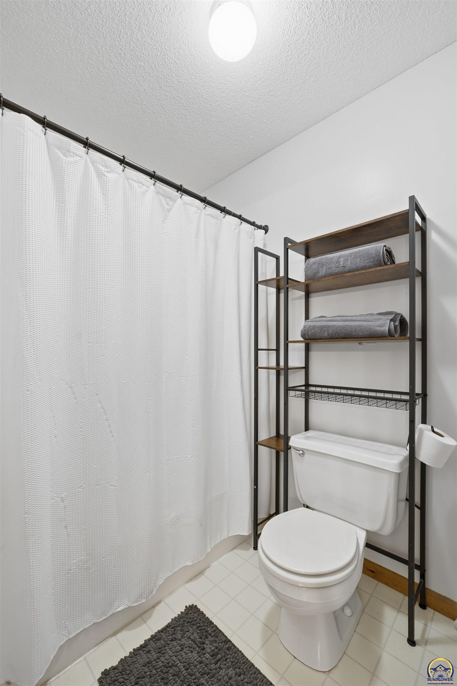 3911 Southwest 38th Lane Topeka, KS 66610 - Photo 16 of 35