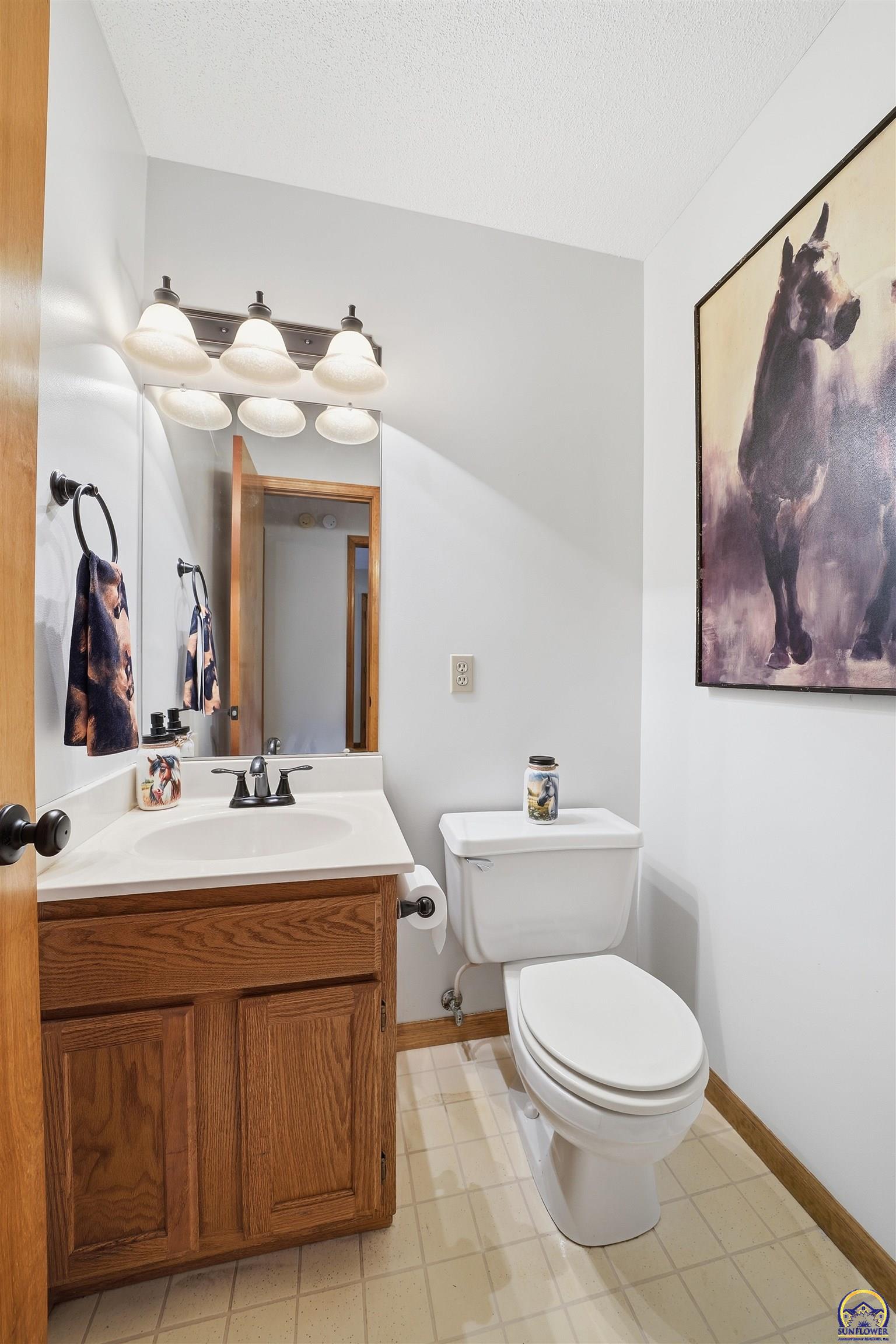 3911 Southwest 38th Lane Topeka, KS 66610 - Photo 8 of 35