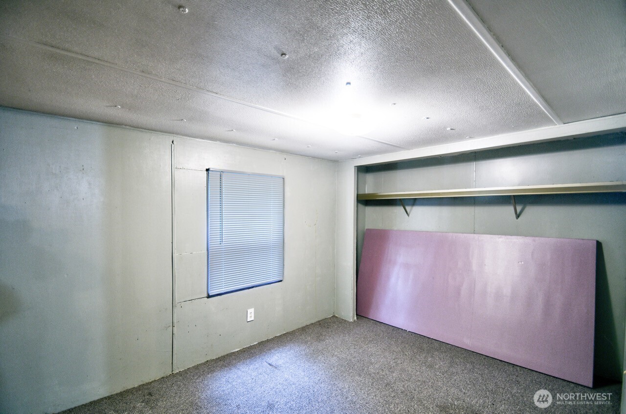 220 West Buck Prairie Road Elma, WA 98541 - Photo 14 of 30 an empty room with windows and closet
