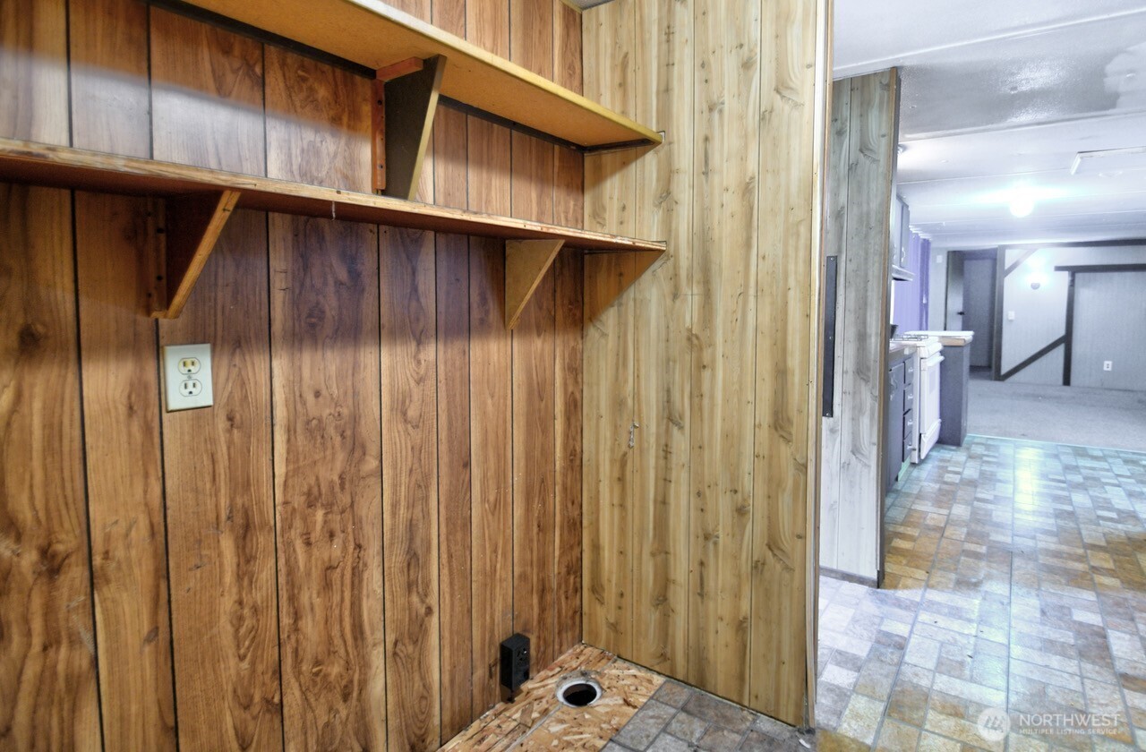 220 West Buck Prairie Road Elma, WA 98541 - Photo 16 of 30 a view of a small space