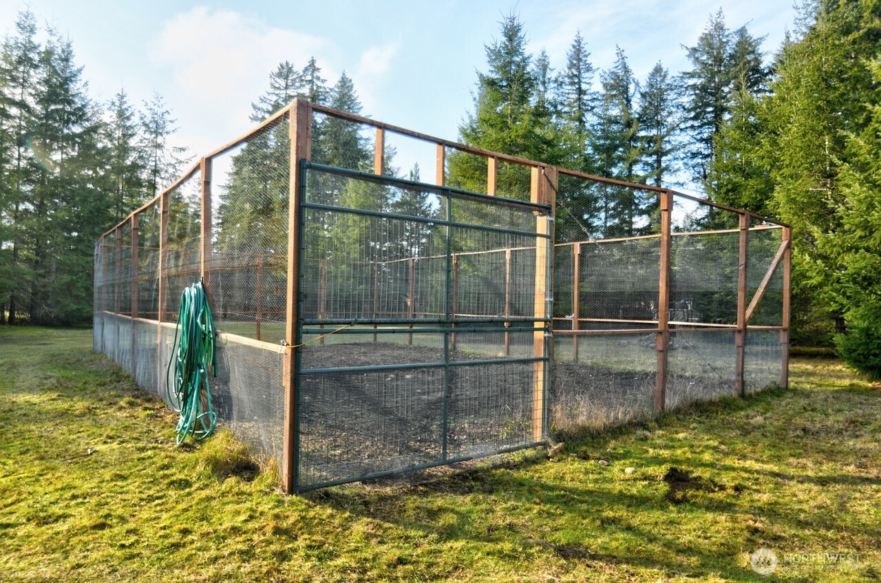 220 West Buck Prairie Road Elma, WA 98541 - Photo 19 of 30 a backyard of a house with table and chairs
