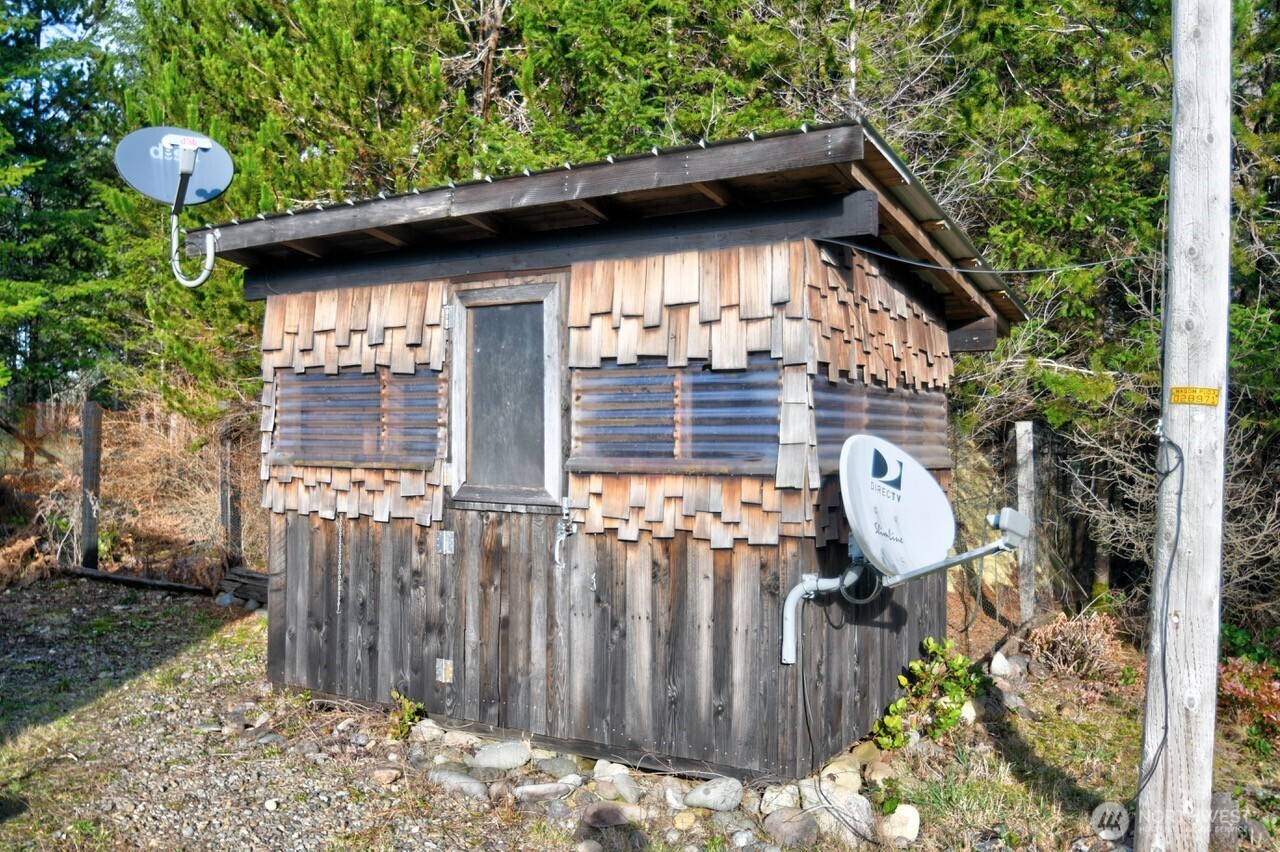 220 West Buck Prairie Road Elma, WA 98541 - Photo 28 of 30 a front view of a house with garden
