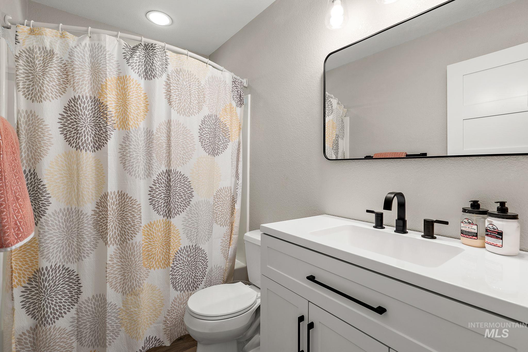5363 North Hickory Run Place Boise, ID 83713 - Photo 30 of 50 Bathroom featuring vanity and a textured wall