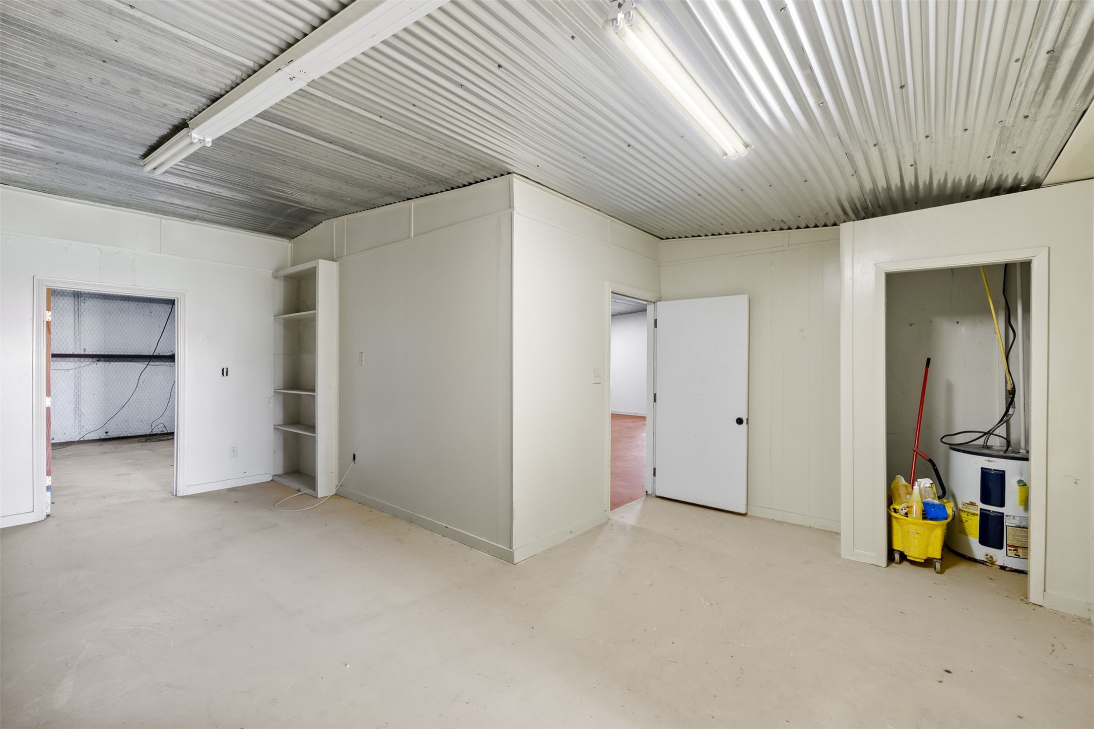 447 North Commerce Street Marquez, TX 77865 - Photo 5 of 27 a view of an empty room