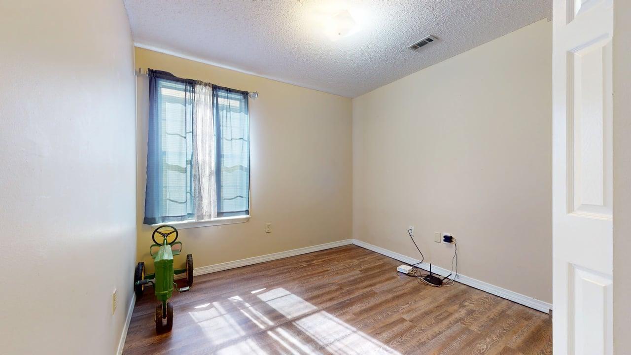 118 Fairoaks Drive Crestview, FL 32539 - Photo 18 of 23 a room that has a window