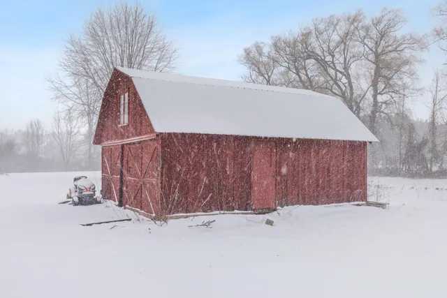 $265,000 | 8551 Carlson Road, Sheridan, MI 48884