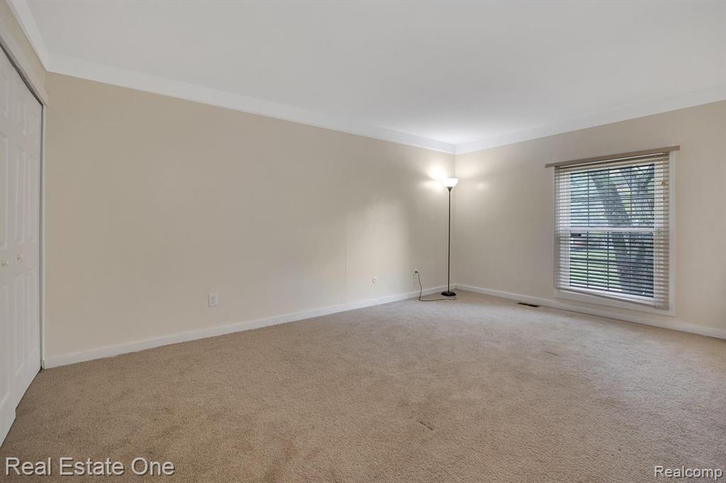 1330 Brook Lane Rochester Hills, MI 48306 - Photo 15 of 21