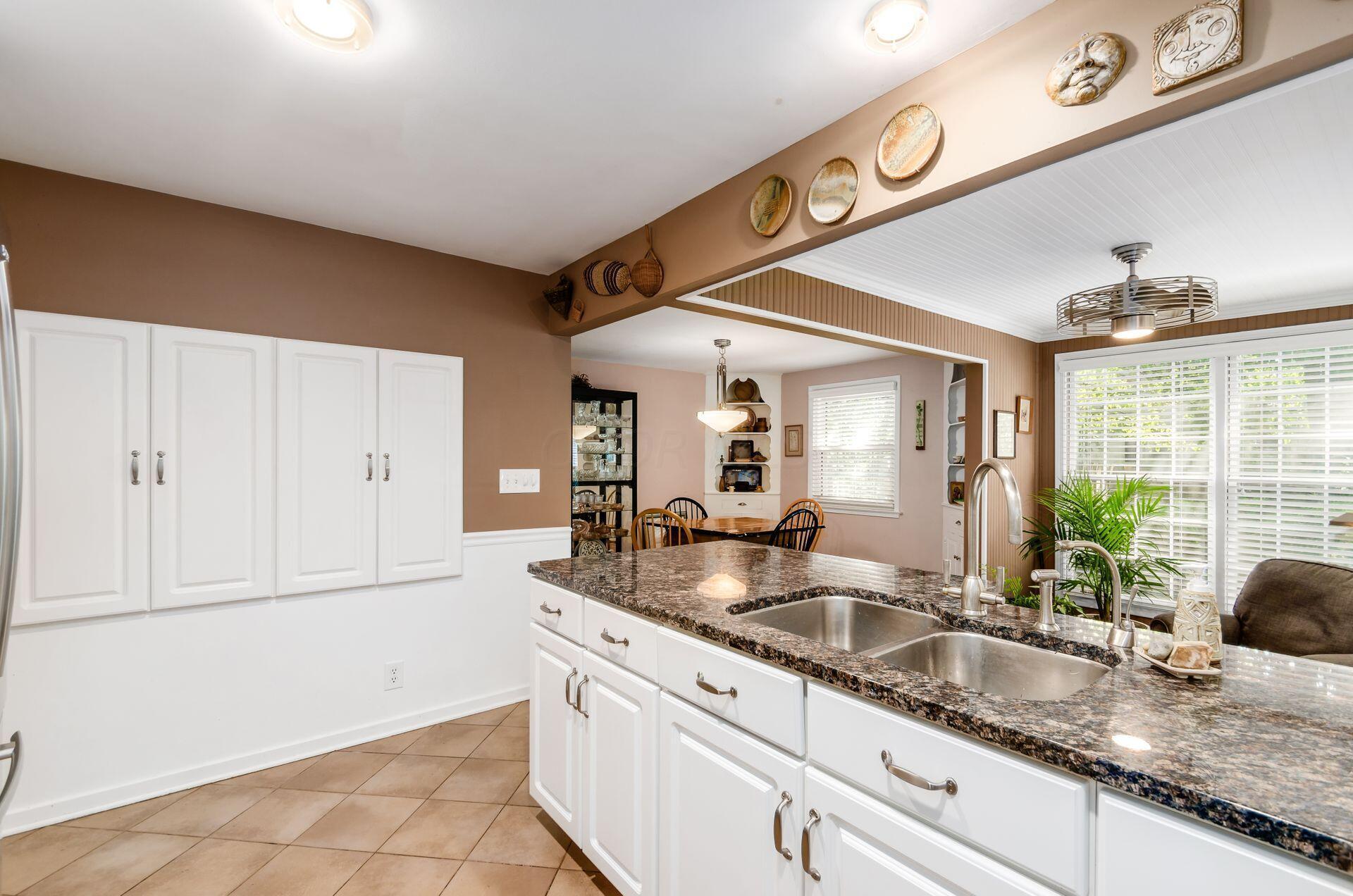 453 Fallis Road Columbus, OH 43214 - Photo 15 of 44 Kitchen