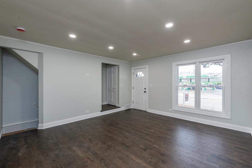 308 West Greenwood Avenue Waukegan, IL 60087 - Photo 5 of 22