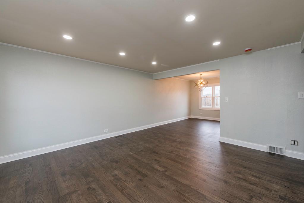 308 West Greenwood Avenue Waukegan, IL 60087 - Photo 6 of 22