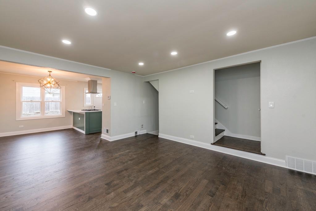 308 West Greenwood Avenue Waukegan, IL 60087 - Photo 7 of 22