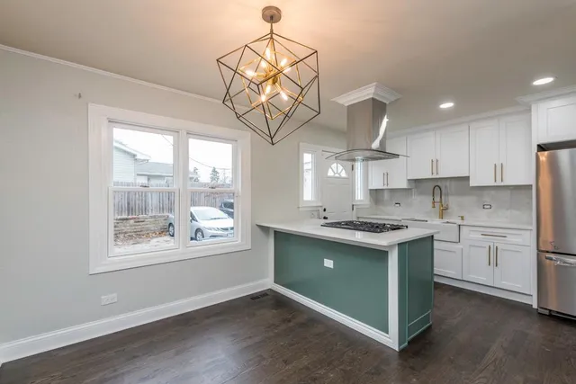 $233,899 | 308 West Greenwood Avenue, Waukegan, IL 60087