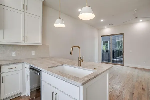 $2,950 | 300 Foch Street, Unit 120, Fort Worth, TX 76107