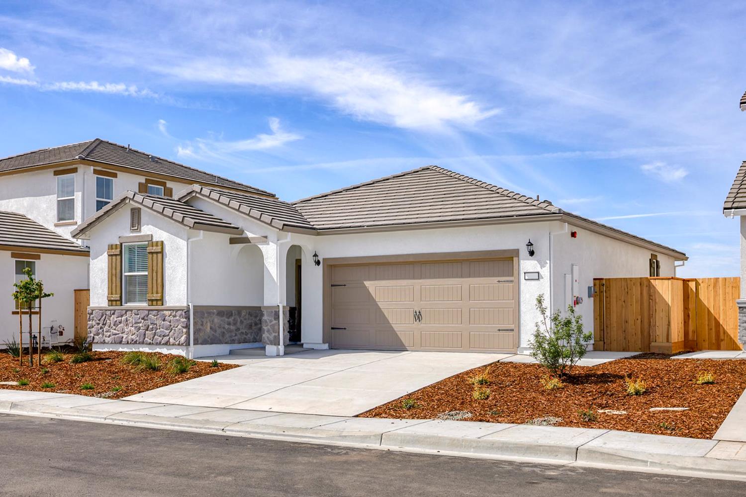829 Chatham Lane Patterson, CA 95363 - Photo 2 of 16 a front view of a house with a yard