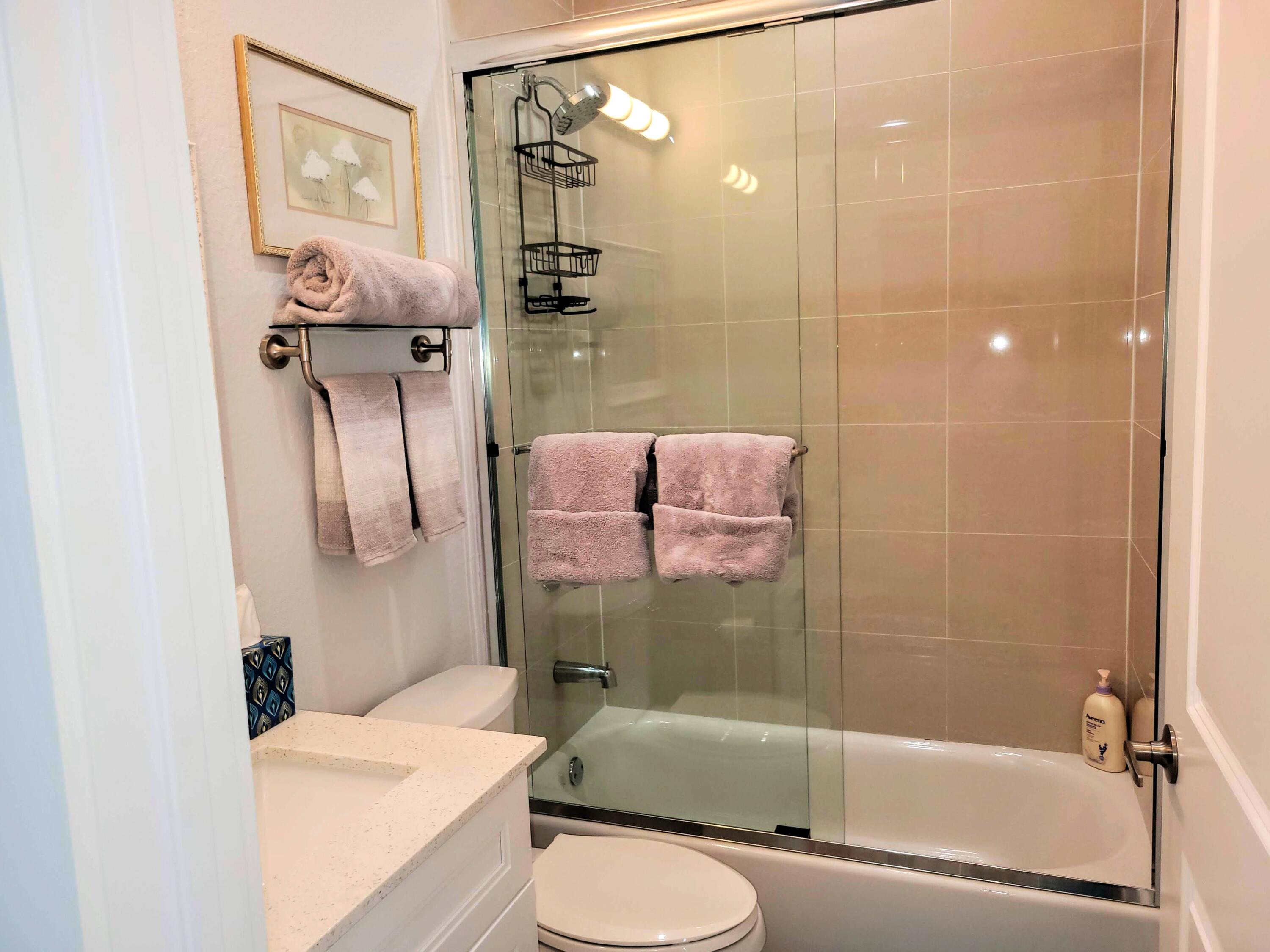 554 Gordon Circle Key Largo, FL 33037 - Photo 16 of 17 2nd bathroom