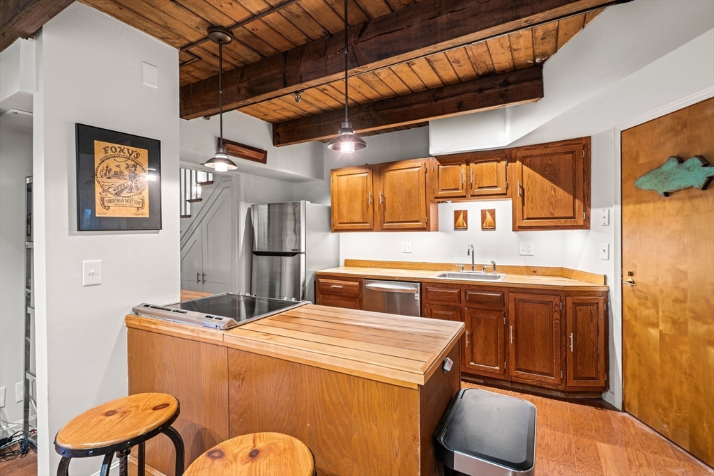 90 Wharf Street, Unit L10 Salem, MA 01970 - Photo 13 of 32 a kitchen that has a sink and a stove in it