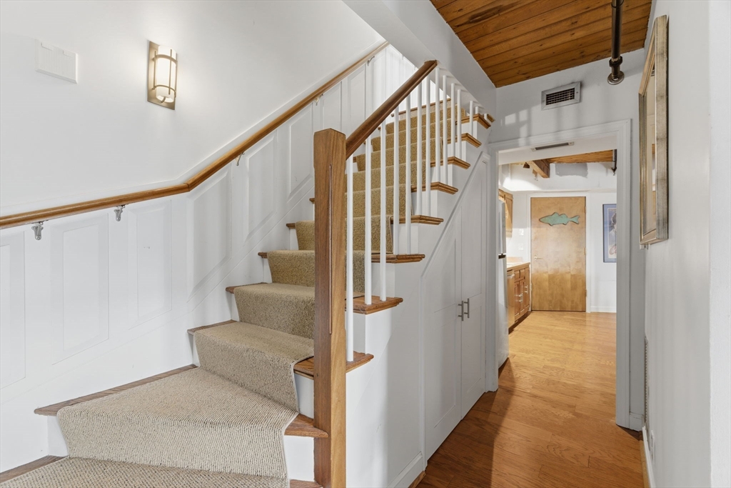 90 Wharf Street, Unit L10 Salem, MA 01970 - Photo 17 of 32 a view of entryway