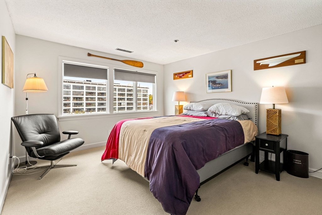 90 Wharf Street, Unit L10 Salem, MA 01970 - Photo 22 of 32 a spacious bedroom with a bed and a couch