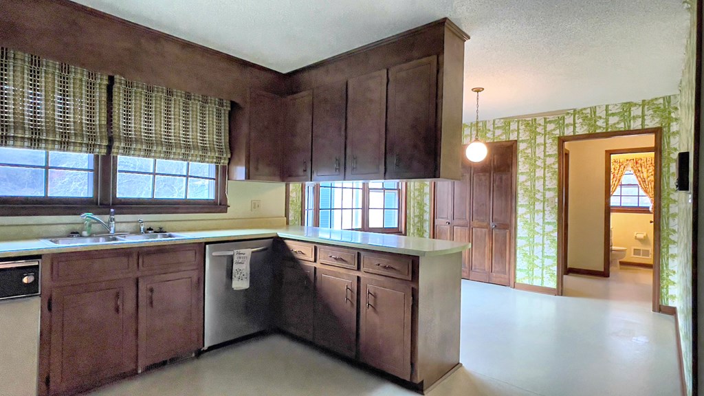 111 North Acres Road Greenwood, SC 29649 - Photo 15 of 32 Gallery Image 15