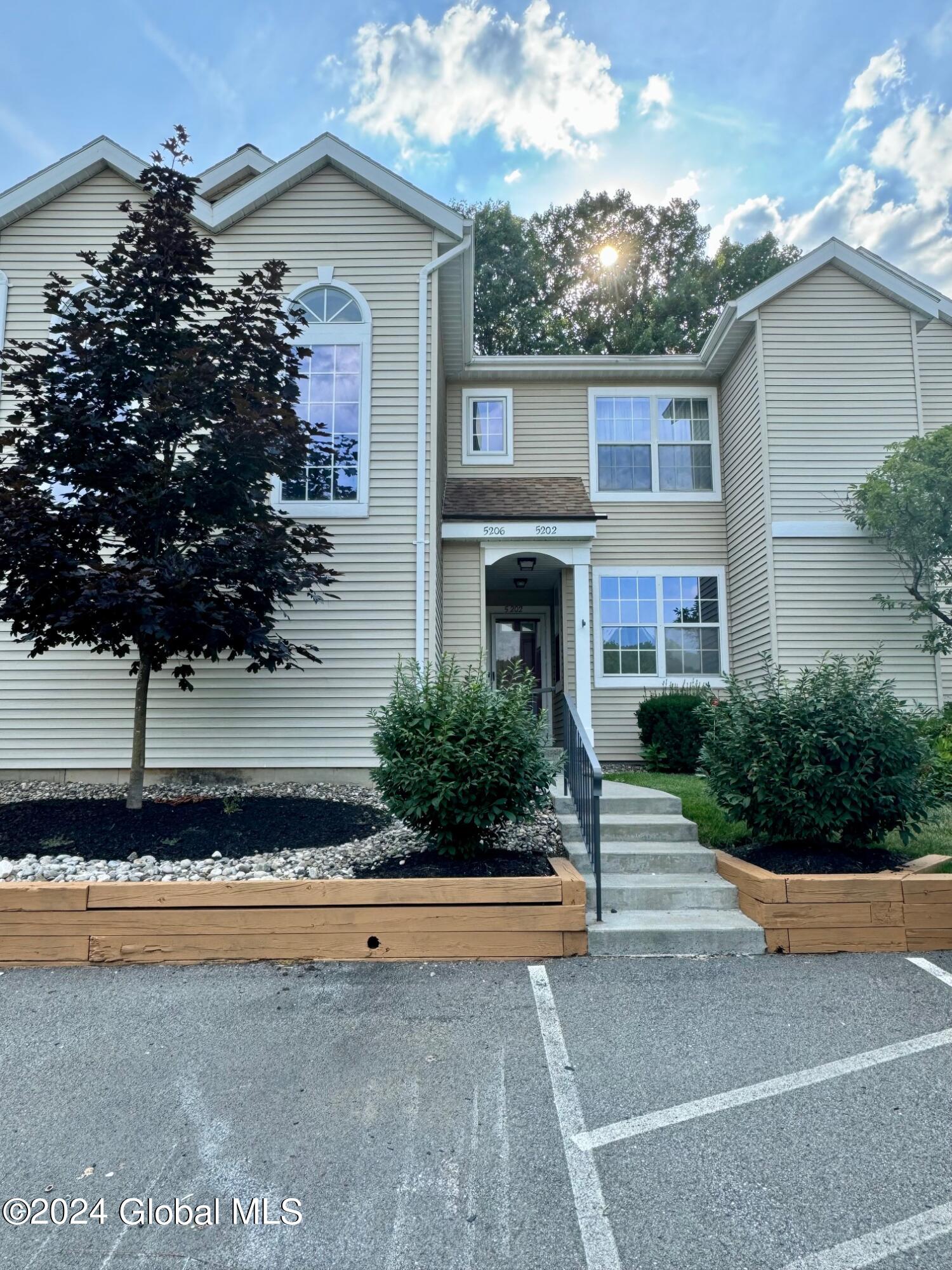 5206 Forest Point Dr South  