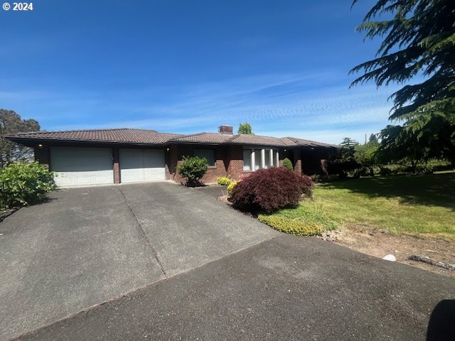 10755 Southeast 92nd Avenue Happy Valley, OR 97086 - Photo 1 of 40 a front view of a house with garden