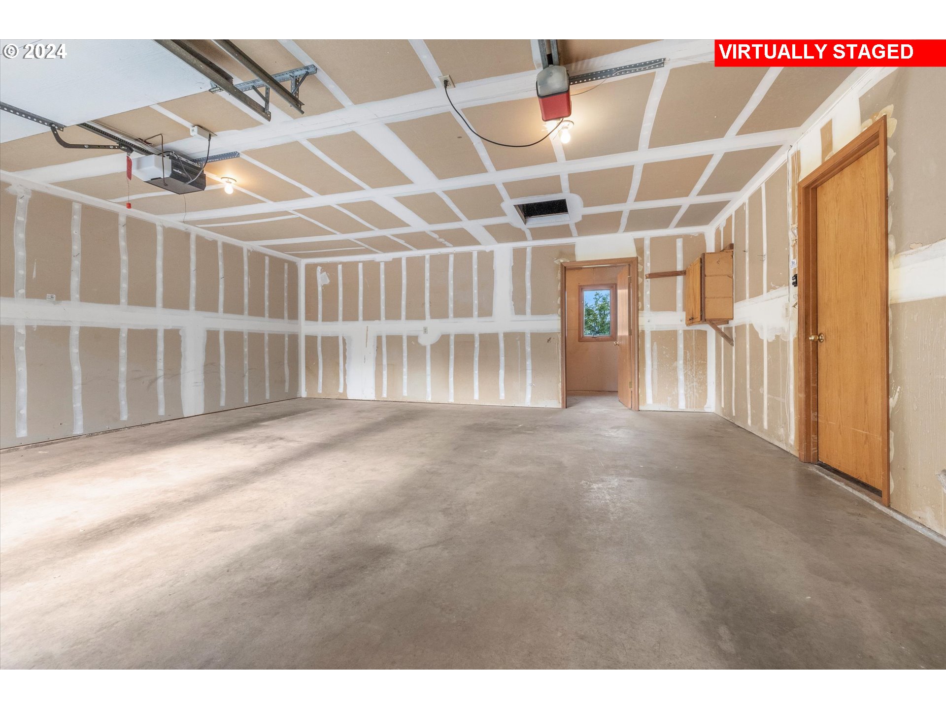 10755 Southeast 92nd Avenue Happy Valley, OR 97086 - Photo 27 of 40 a view of an empty room with a garage