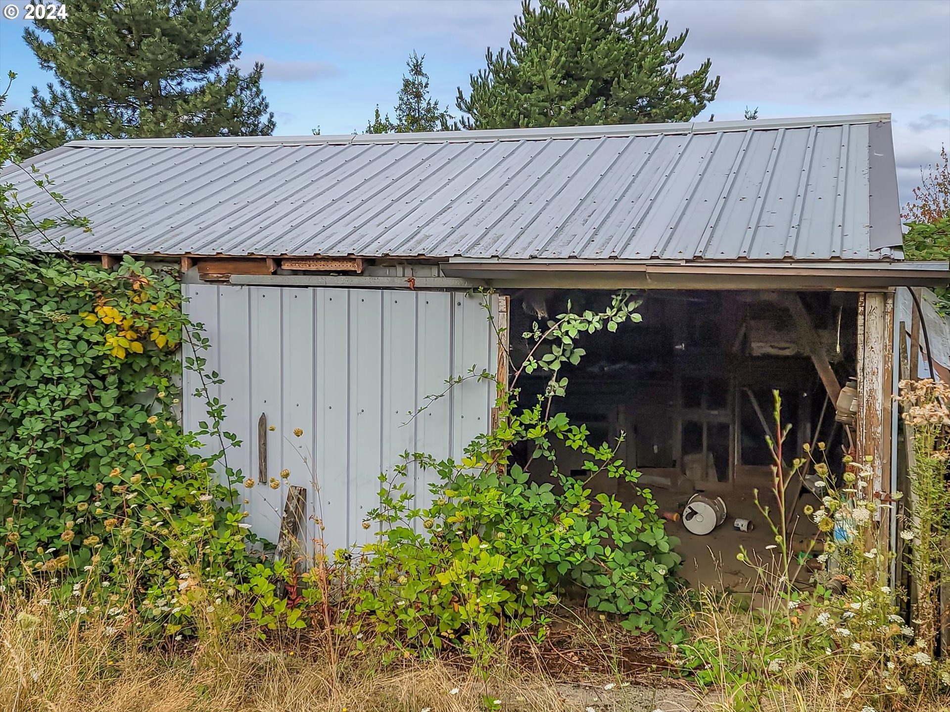 10755 Southeast 92nd Avenue Happy Valley, OR 97086 - Photo 34 of 40 a view of small wooden fence