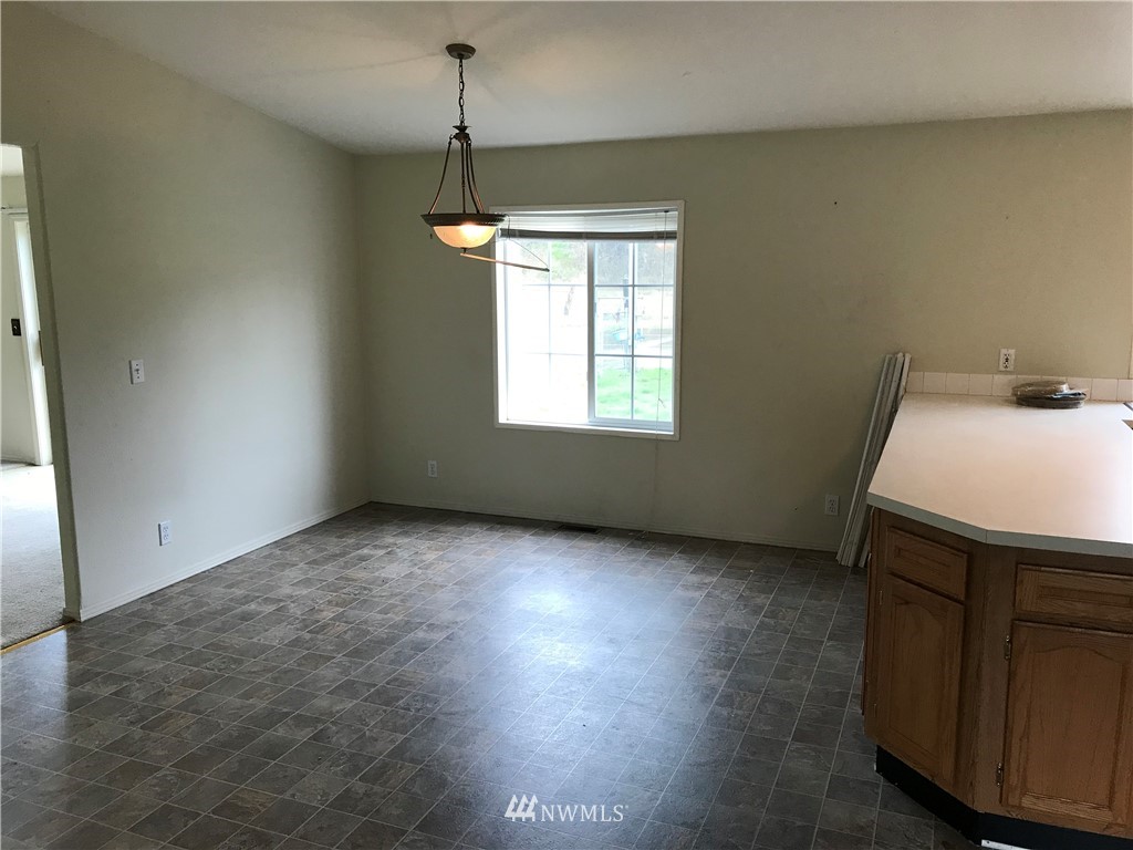 700 Hubbard Road Southeast Rainier, WA 98576 - Photo 8 of 20 Gallery Image 8