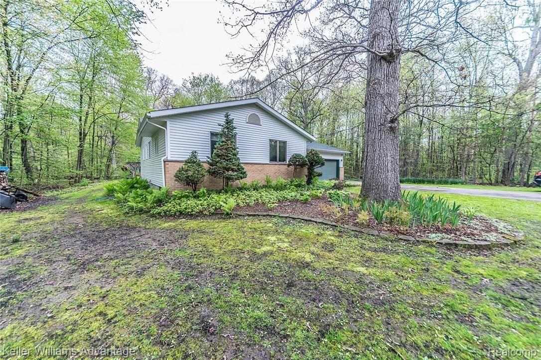 26440 Haggerty Road New Boston, MI 48164 - Photo 4 of 36 4_32.jpg