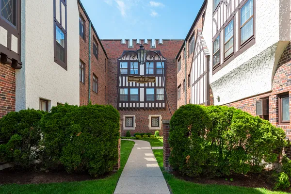 $285,000 | 1101 Merrill Street, Unit M1, Winnetka, IL 60093