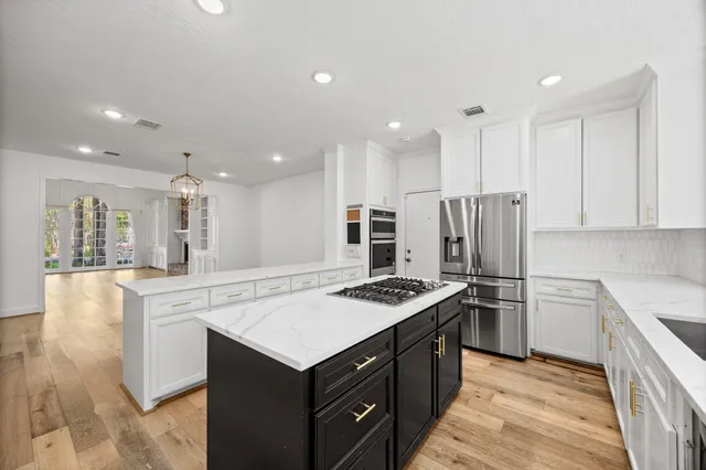 $865,000 | 32 Mellow Leaf Court, The Woodlands, TX 77381