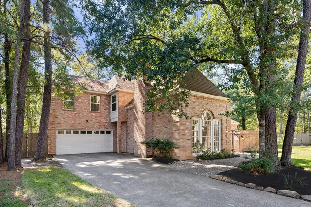 $865,000 | 32 Mellow Leaf Court, The Woodlands, TX 77381