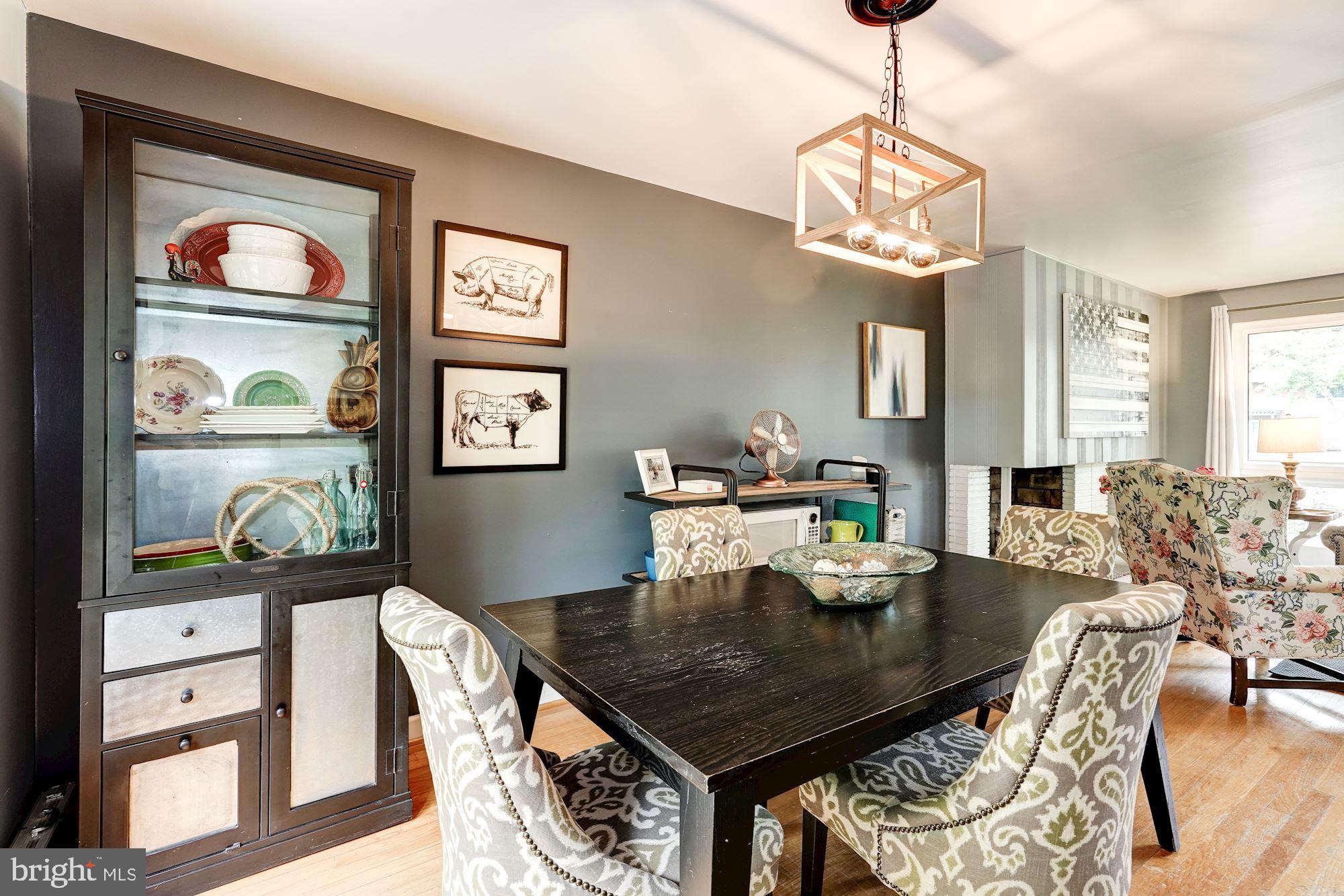 6718 Old Chesterbrook Road McLean, VA 22101 - Photo 5 of 25 Dining area w/updated lighting