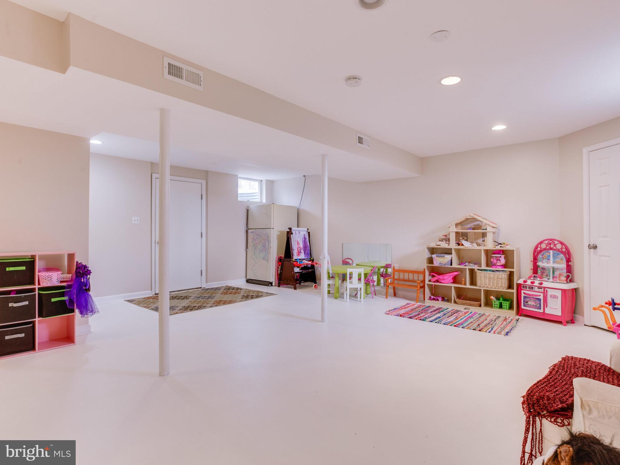 24075 New Mountain Road Aldie, VA 20105 - Photo 21 of 30 Large open rec room with recessed lights