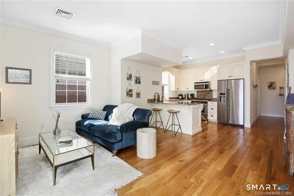 $3,200 | 1241 Post Road, Fairfield, CT 06824