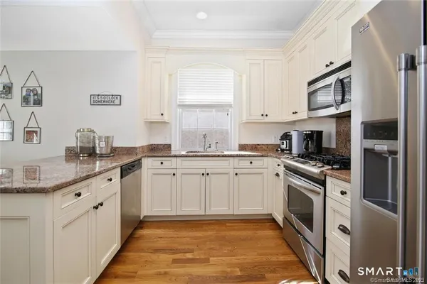 $3,200 | 1241 Post Road, Fairfield, CT 06824