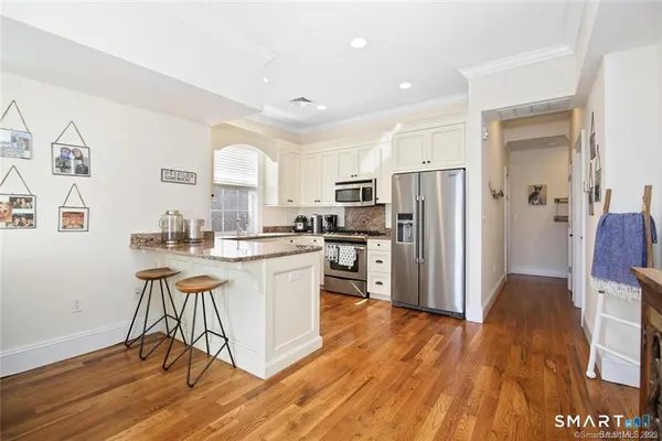 $3,200 | 1241 Post Road, Fairfield, CT 06824
