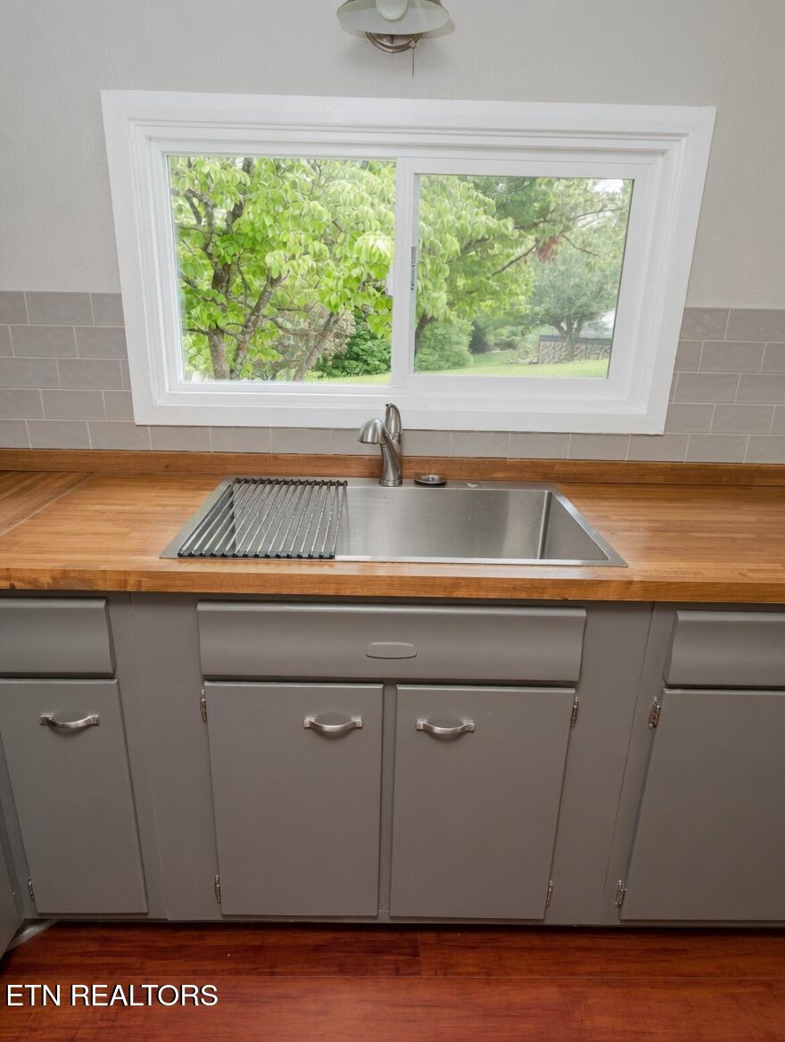 606 West Outer Drive Oak Ridge, TN 37830 - Photo 21 of 32 Sink