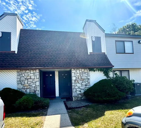 $239,990 | 218 Pointe Circle North, Unit 218, Coram, NY 11727