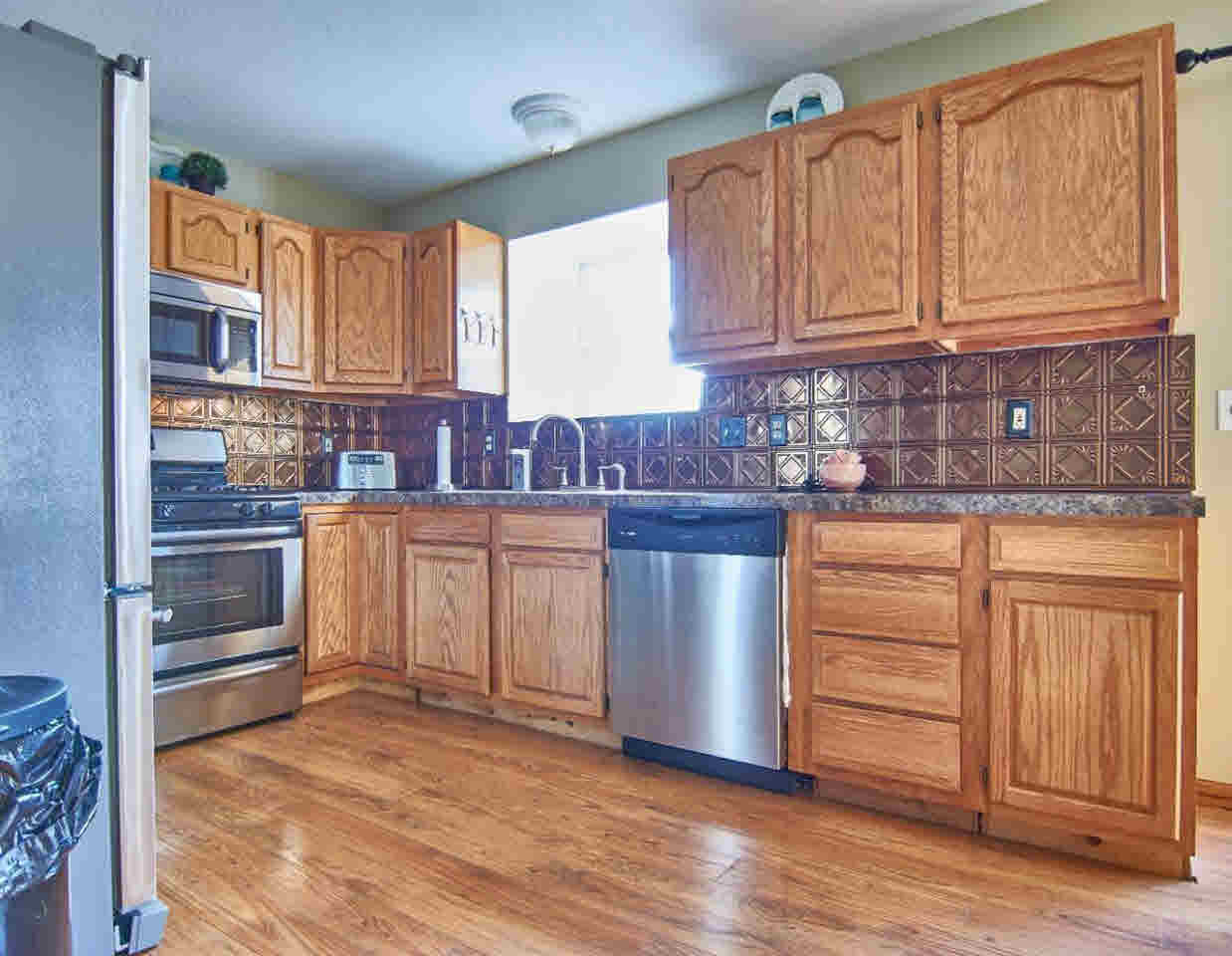 4053 North Irish Road Davison, MI 48423 - Photo 18 of 52 21272225-17.JPG
