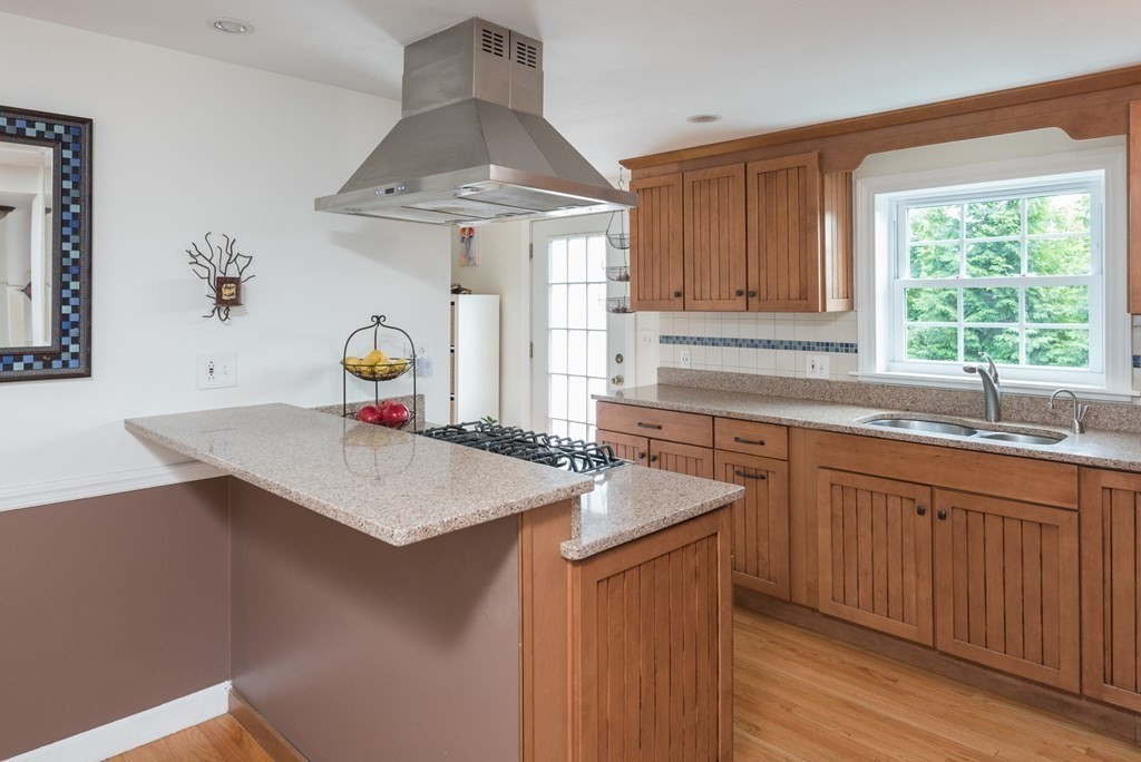 140 Reservoir Road Quincy, MA 02170 - Photo 4 of 39 Gallery Image 4