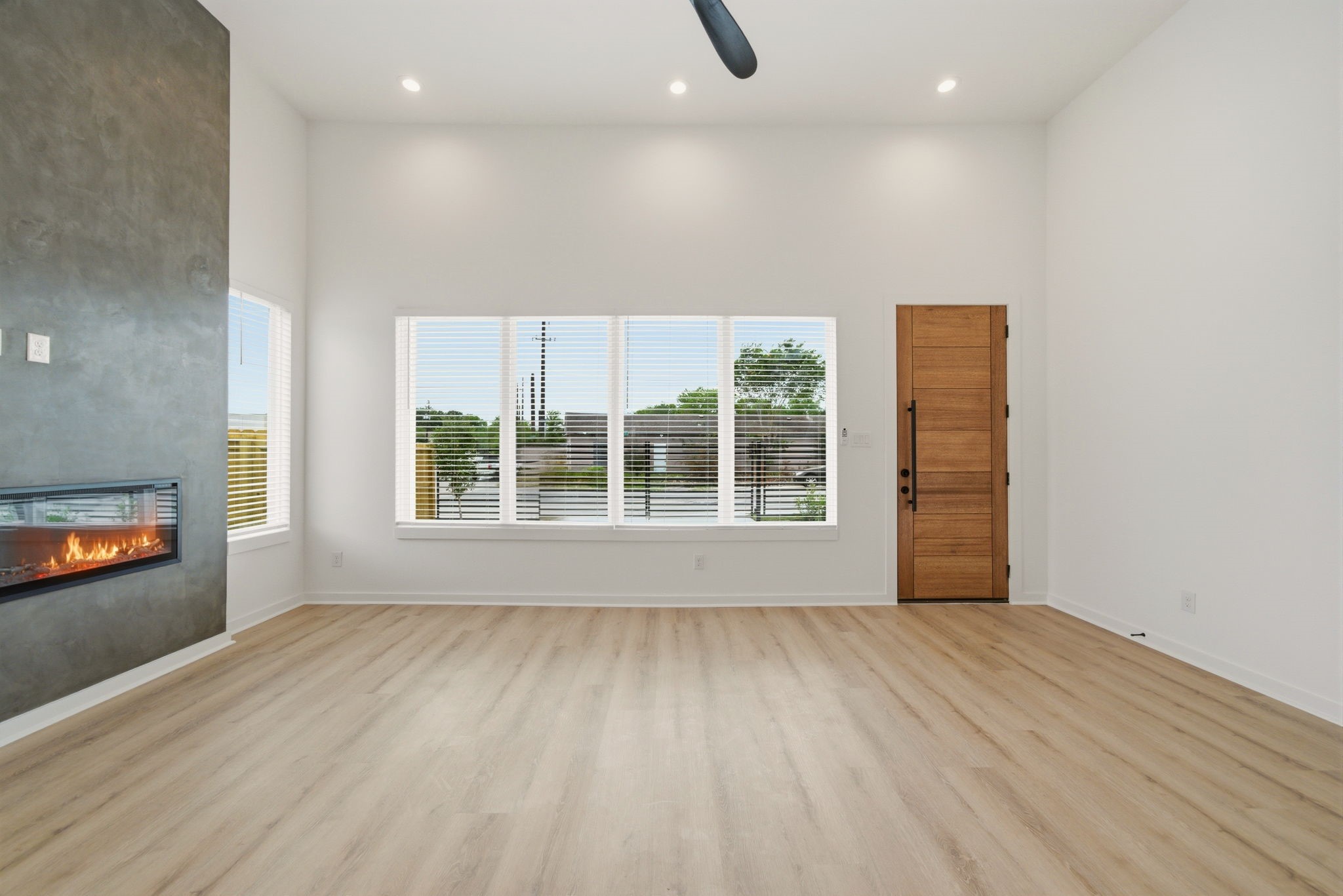 8203 Calhoun Road, Unit A/B Houston, TX 77033 - Photo 6 of 38