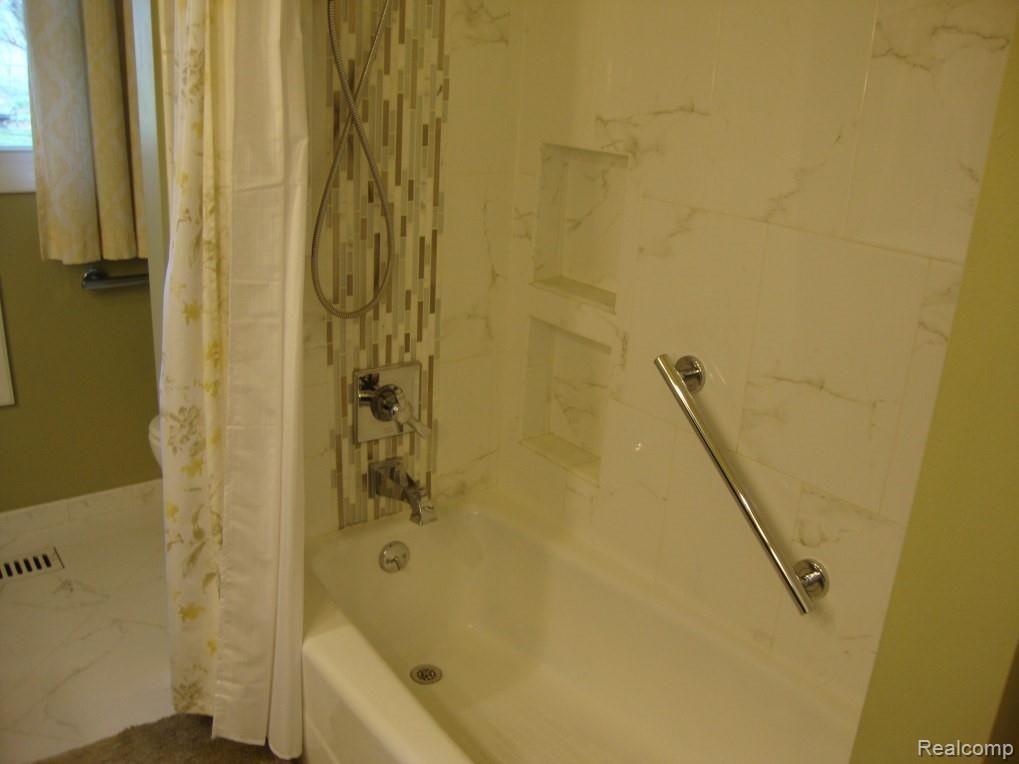 5189 Van Slyke Road Flint, MI 48507 - Photo 11 of 22 DSC00237.jpg
