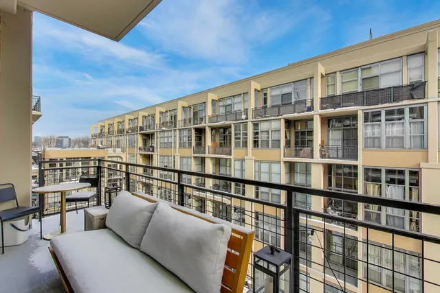 $300,000 | 900 North Kingsbury Street, Unit 1019, Chicago, IL 60610