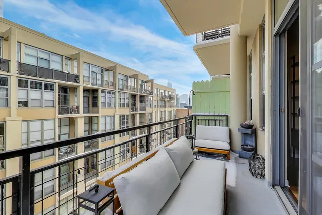 $300,000 | 900 North Kingsbury Street, Unit 1019, Chicago, IL 60610