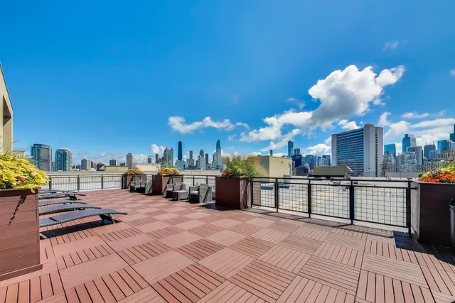 $300,000 | 900 North Kingsbury Street, Unit 1019, Chicago, IL 60610