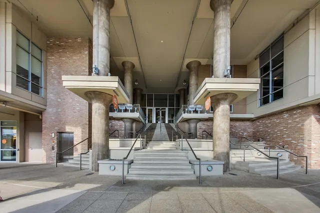 $300,000 | 900 North Kingsbury Street, Unit 1019, Chicago, IL 60610