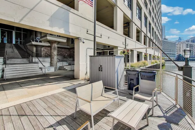 $300,000 | 900 North Kingsbury Street, Unit 1019, Chicago, IL 60610