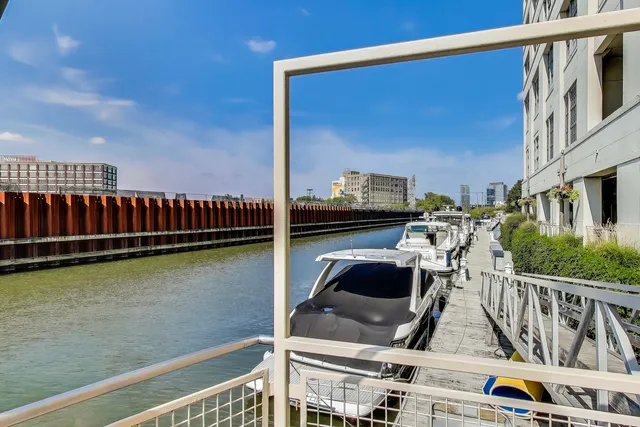 $300,000 | 900 North Kingsbury Street, Unit 1019, Chicago, IL 60610